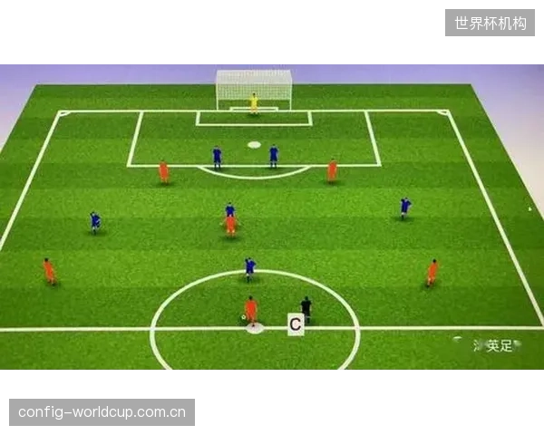 墨西哥队4-3-3阵型在由攻转守时，对二点球的保护存在结构性缺陷。